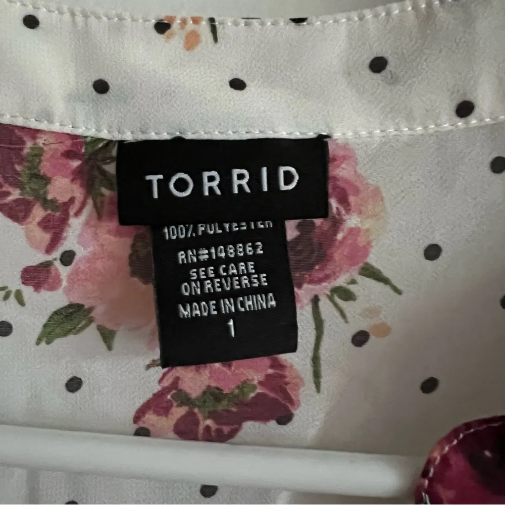Torrid Chiffon Ruffle Front Blouse Size 1X Plus Size White Floral Polka Dot - Image 4
