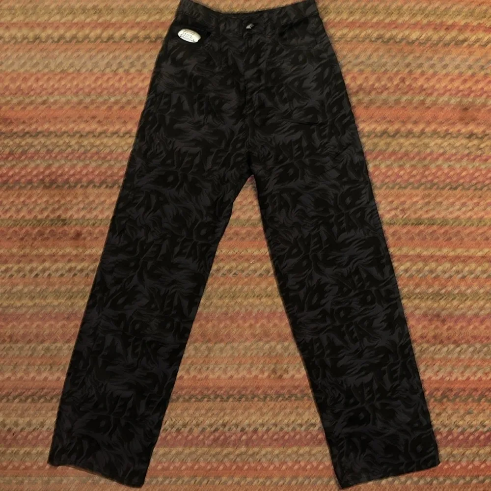 NO FEAR MOTO X H&M DARK GREY / BLACK LOOSE FIT ABSTRACT LOGO PRINT JEANS - Image 2