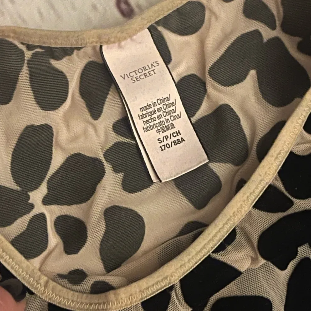 Brand new Victoria’s Secret mesh velvet body suit long sleeve women’s small - Image 7