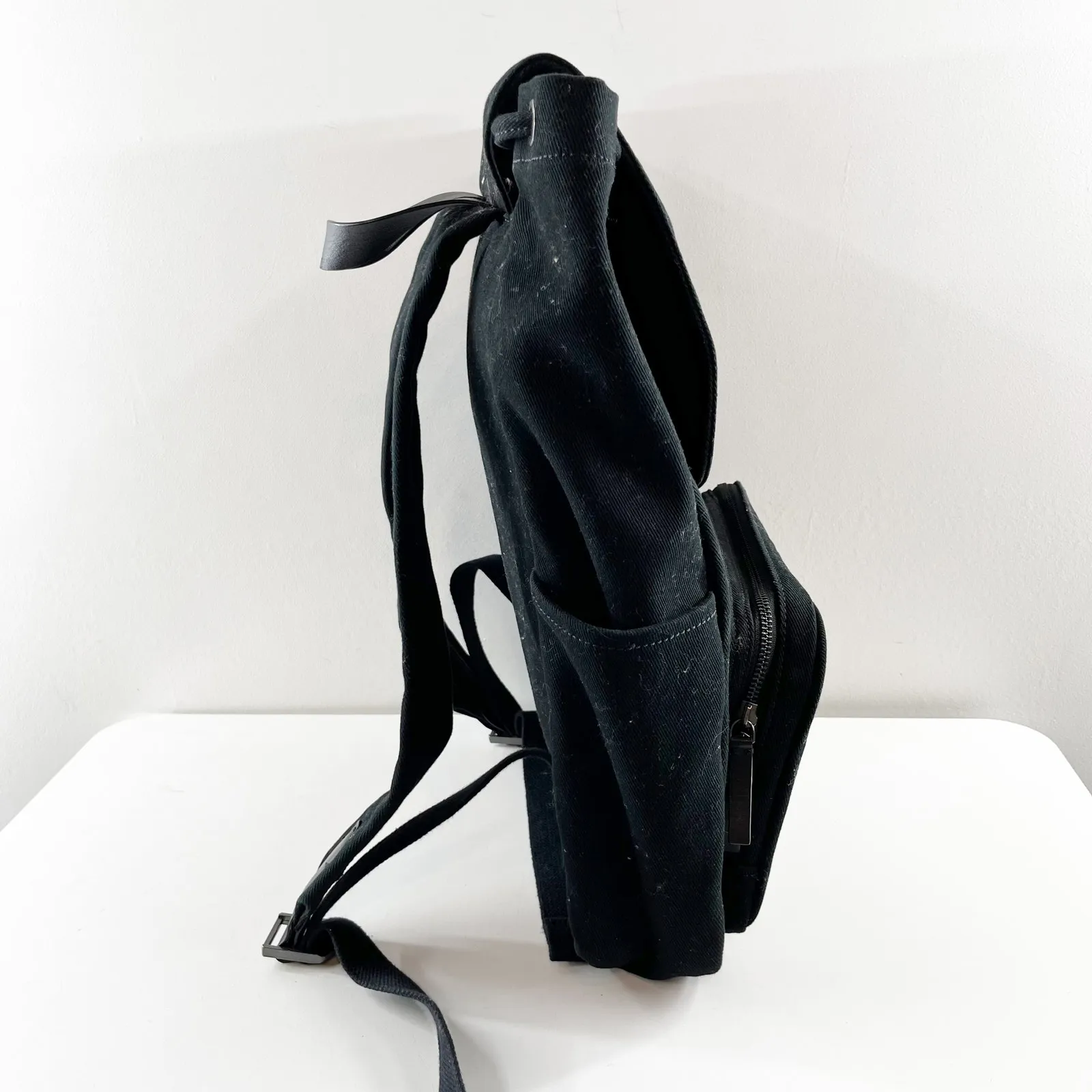 Everlane The Modern Snap Unisex Black Canvas Backpack - Image 9