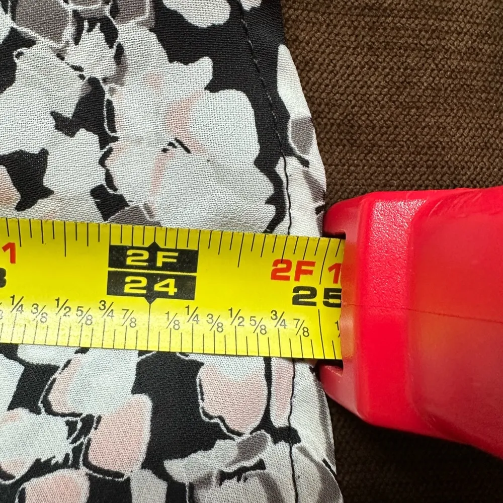 Ellie Black White Pink Floral Sleeveless Front Ruffle Blouse Sz S Sleeve… - Image 11