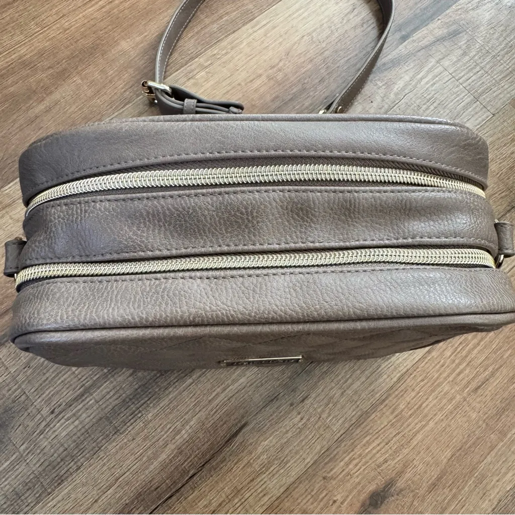 Itzy Ritzy Quilted Tan Crossbody baby Bag Gray - Image 3