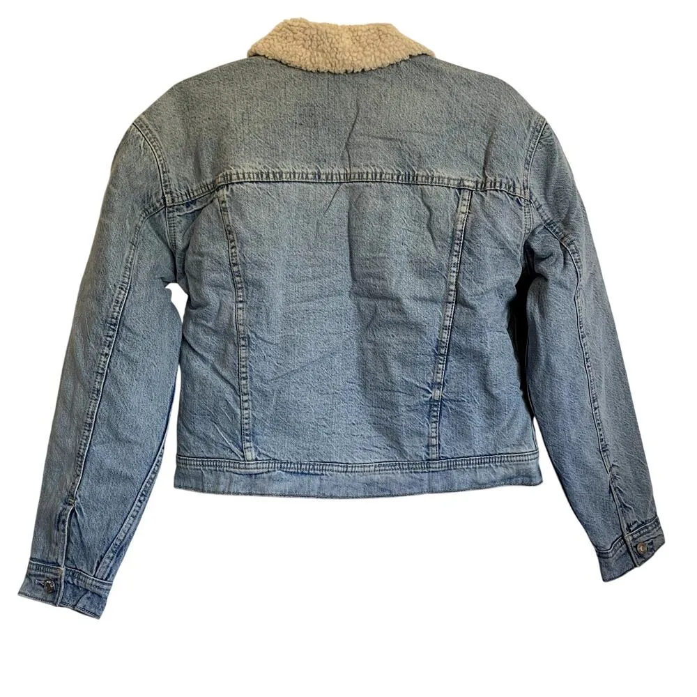 NWT American Eagle Outfitters Fleece Lined Trucker Denim Jacket in Blue - Image 2