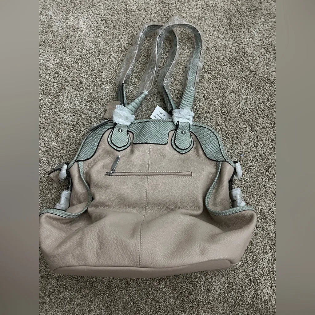 Monroe & Main Elegant Beige and Gray Women's Handbag - Image 4