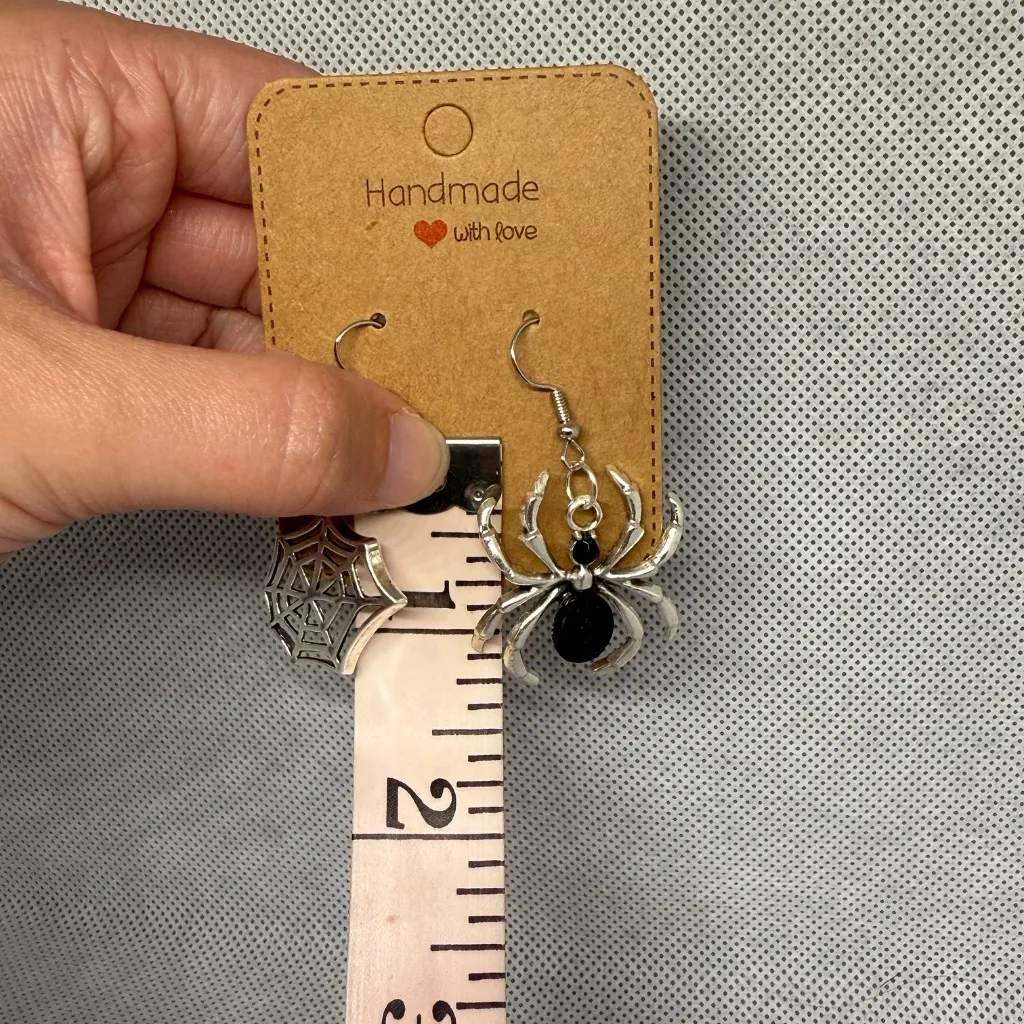 Handmade Spider and Spider Web Earrings Black - Image 2