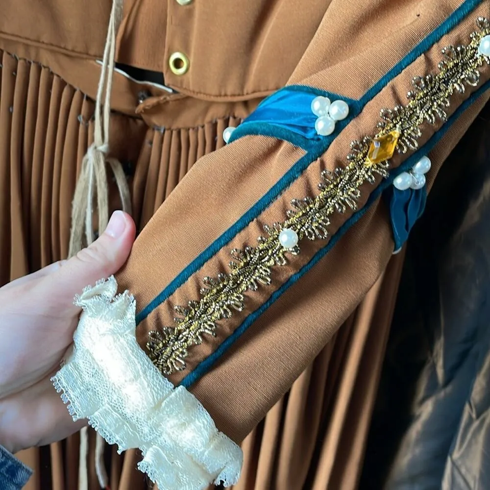 Gold/blue Renaissance gown - Image 11