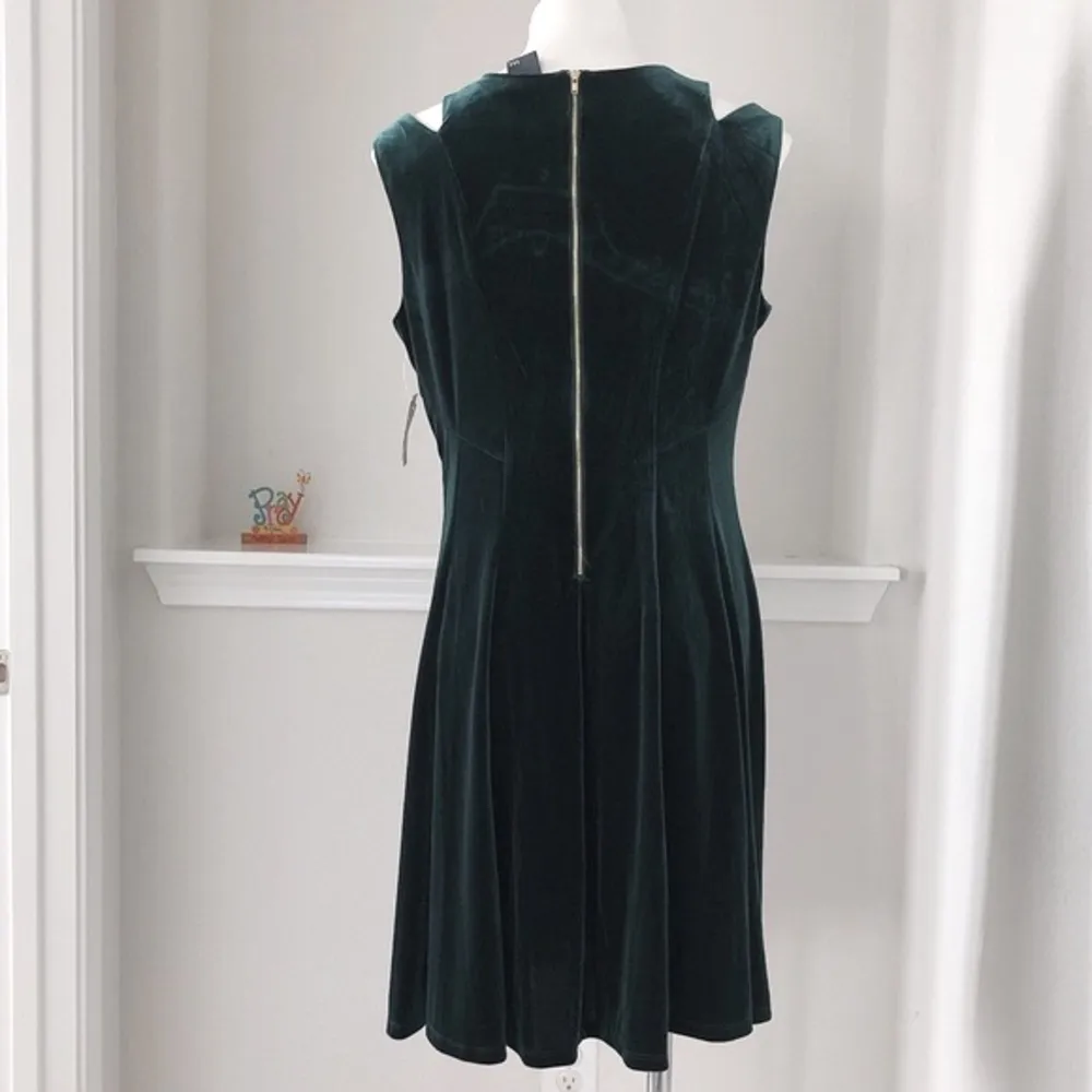 Gabby Skye Cut-Out Velvet Dress Green Size 14 NWT - Image 7