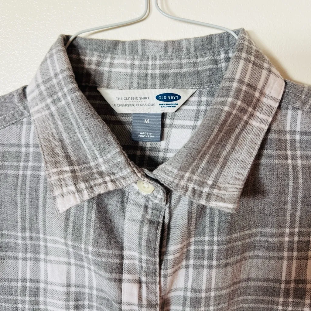 Old Navy Gray Plaid Flannel Button Down Shirt EUC - Image 3