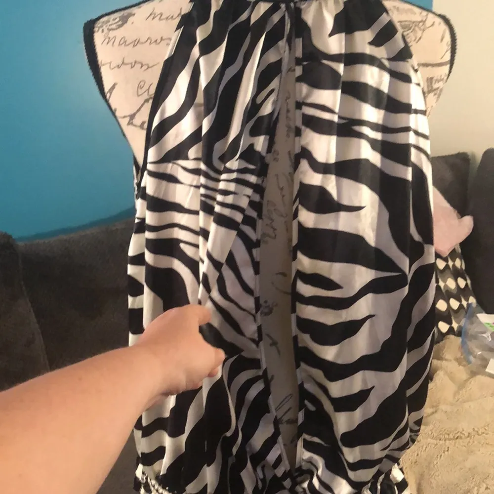 🎉 4 for $20 XXI Open Back Zebra Print Halter, size small - Image 5
