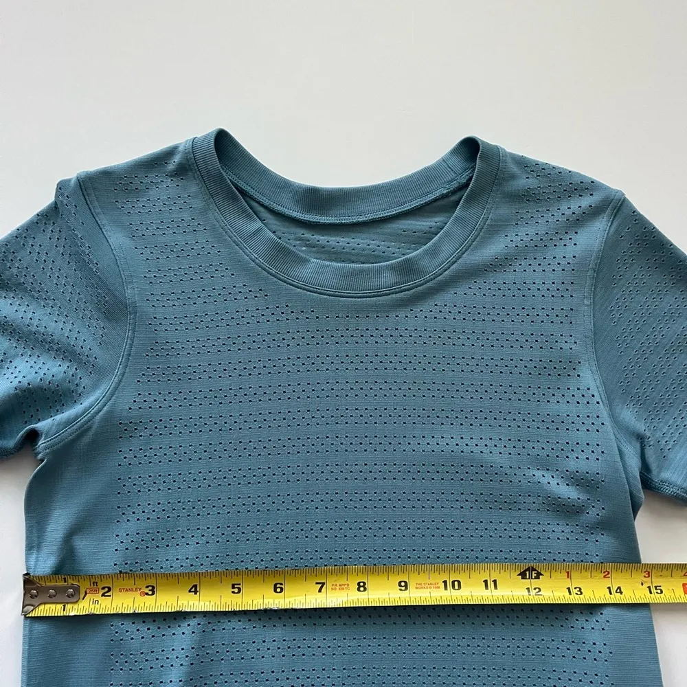 lululemon athletica Breeze By Short Sleeve Squad - Image 4