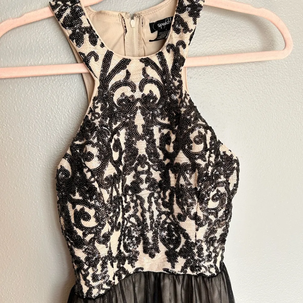 Black nude sequin gown - Image 4