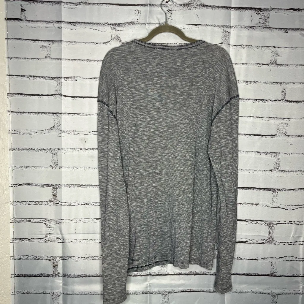 Banana Republic Gray Long Sleeve Henley Tee 1/4 Button Crew Neck SZ L Y2K Light - Image 10