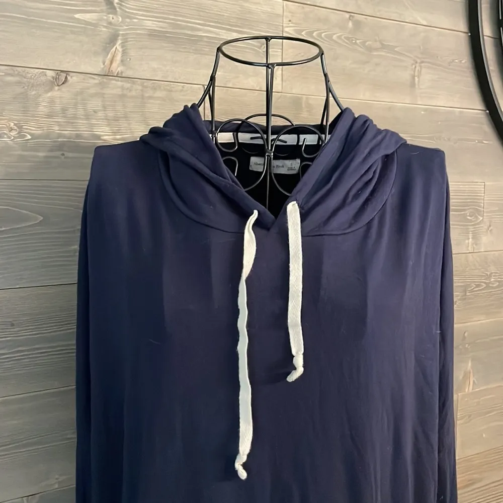 Abercrombie and Fitch, hooded long sleeve lightweight sweatshirt - Image 2