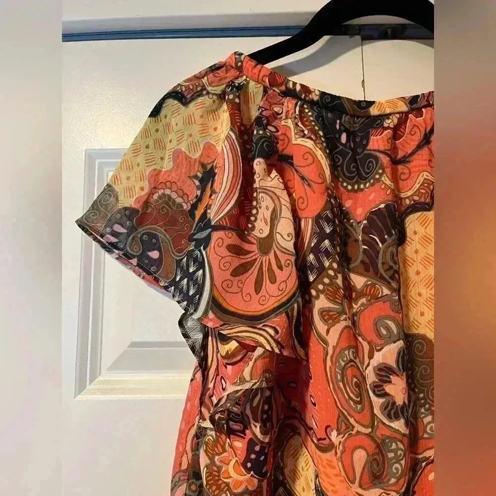 NWT Floral Swirl Blouse Casual, work, flowy, v neck, flutter sleeve D4‎ - Image 8