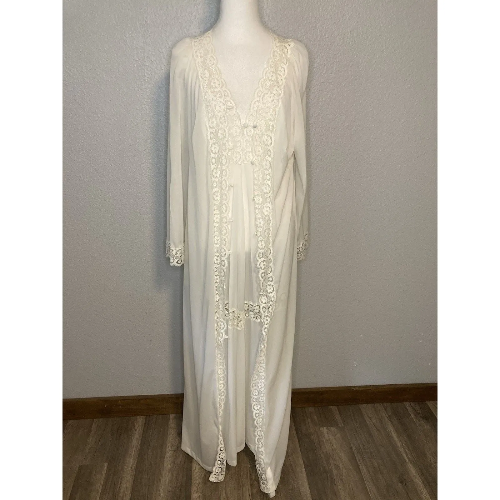 Vintage Night Gown Robe Womens M 14/16 White Lace Nylon Long Peignoir Set Bridal Size M - Image 2
