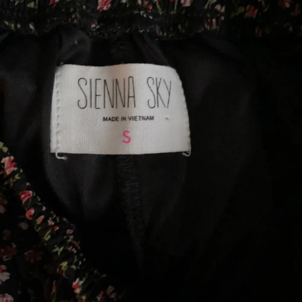 Sienna Sky Ruffled Tiered Mini Skirt Floral Small - Image 3