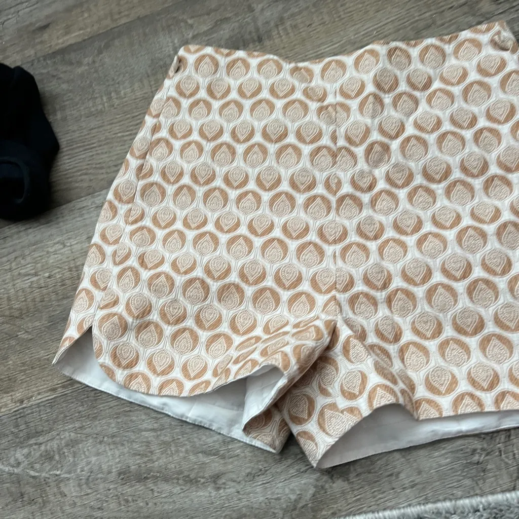 Corey lynn calter Stylish Tan Patterned Women's Shorts Size 8 - Image 2