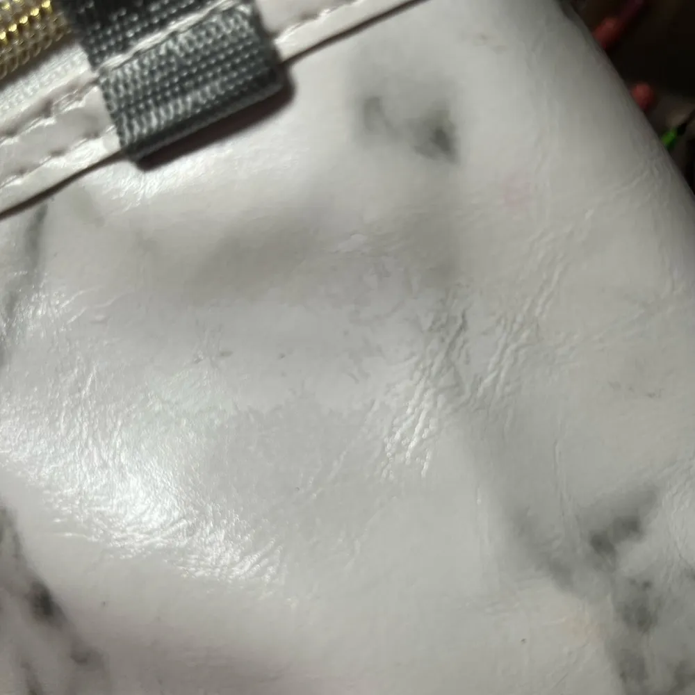 Marble Makeup Brush Bag with Gold Accents - Image 6