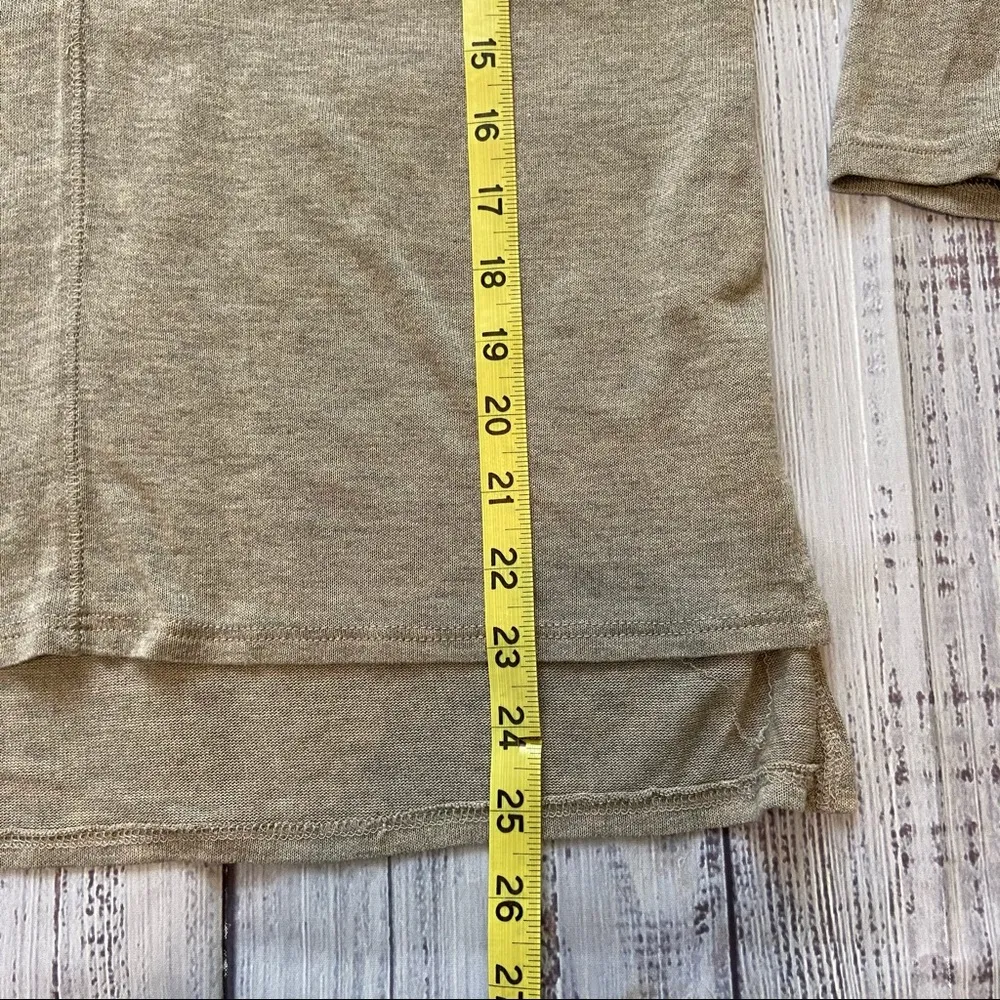 Ginger G Grayish Beige Lightweight Knit Top. Size Medium. EUC - Image 8