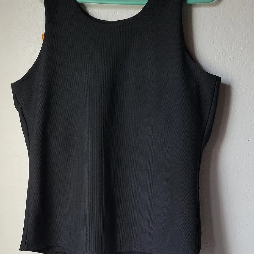 32 Degrees Cool women’s Tank Built in Bra Size XXL - Image 3
