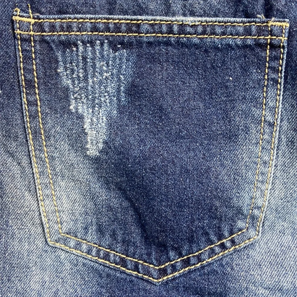 Hot Kiss Women’s Kelsea Distressed Bermuda Shorts Size 11 NWT - Image 9