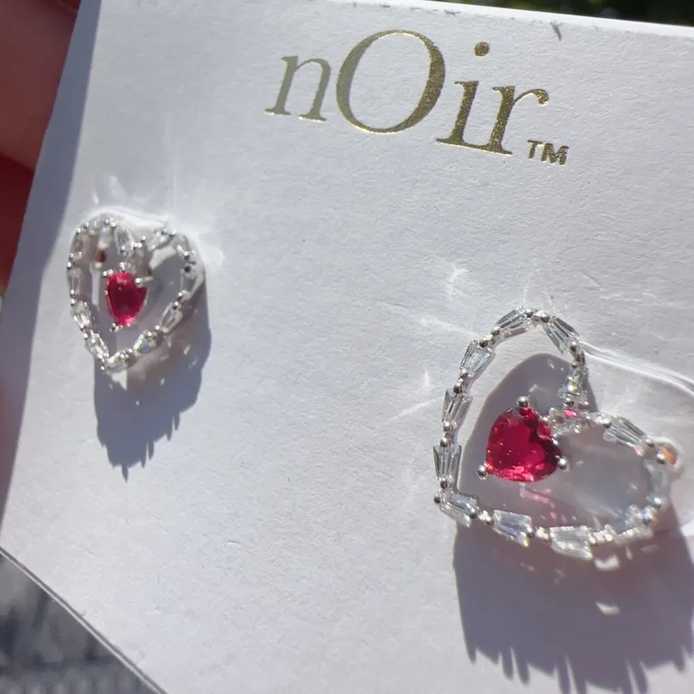 Noir silver tone crystal hearts mini studs red heart earrings - Image 2