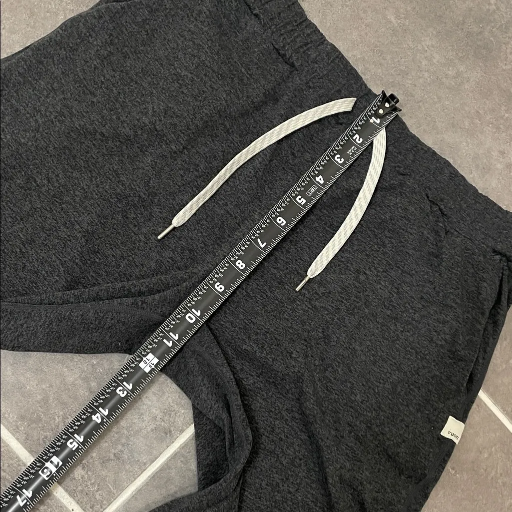 Vuori Performance Jogger size Medium - Image 5