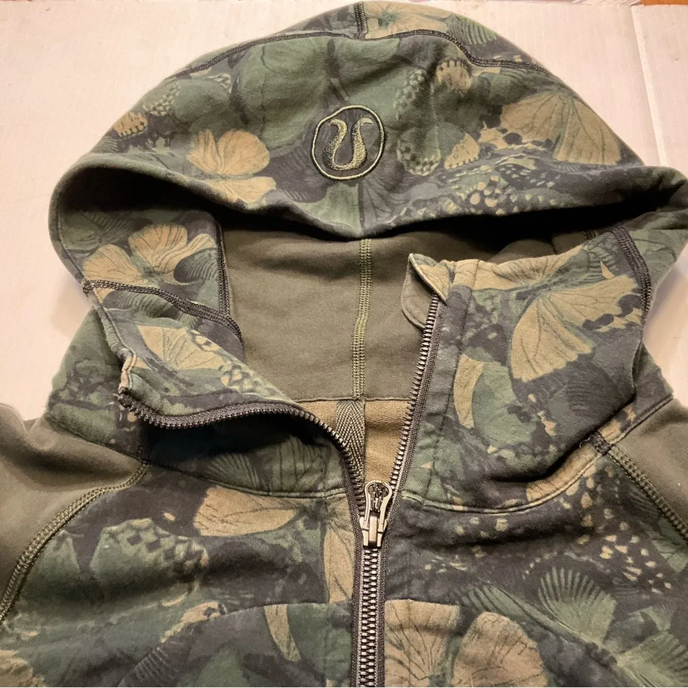 Lululemon Butterfly Biggie So Fly Scuba Jacket Size 6 define green black camo - Image 2