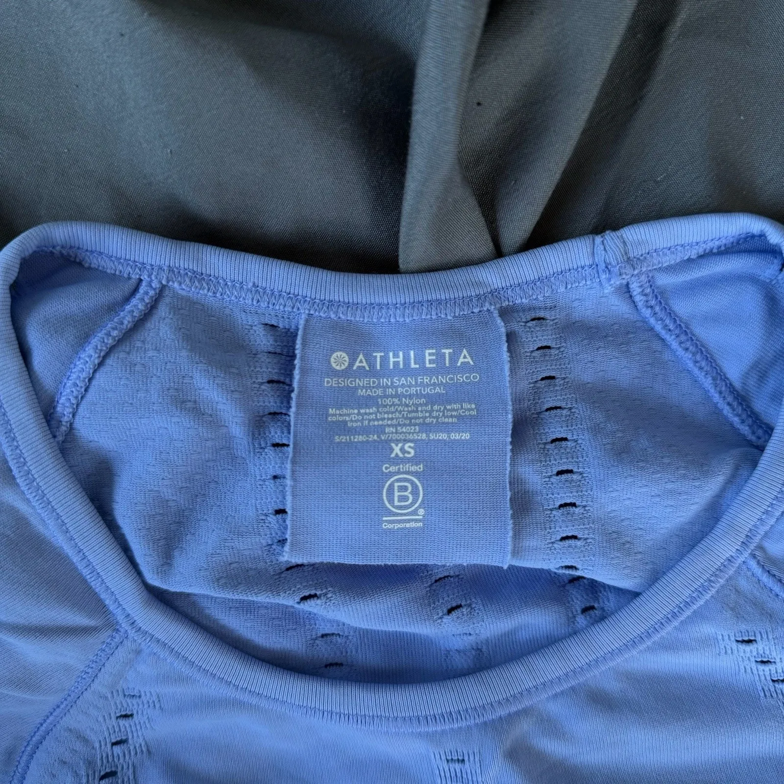 Athleta Foothill Seamless Long Sleeve Tee Shirt Periwinkle XS Cutouts Nylon Gym - Image 3