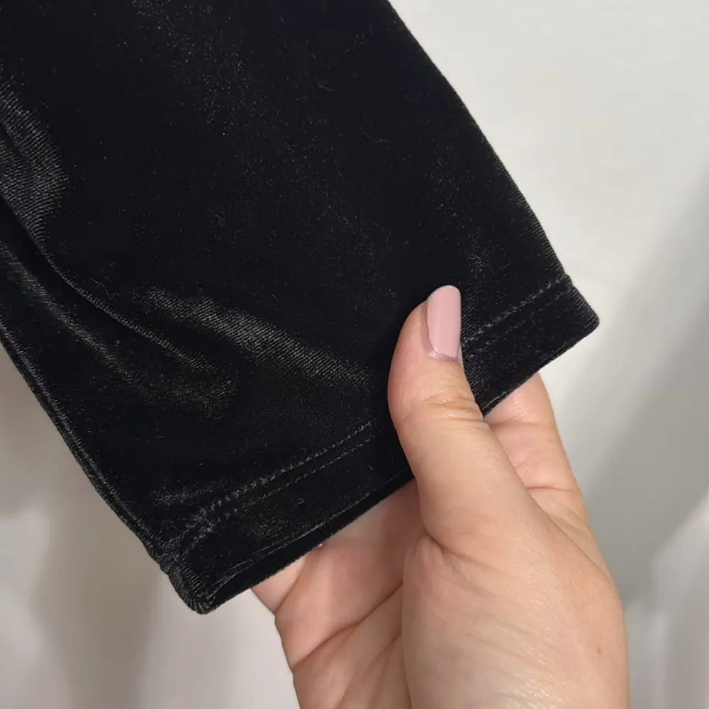 Bold Elements Black Cut Out Mandarin Collar Long Sleeve Velvet Blouse Black 2X - Image 5