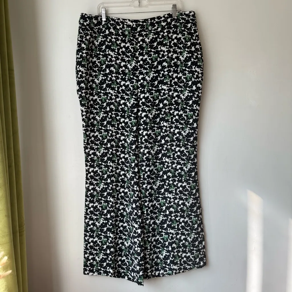 Boden Relaxed Bootcut Trousers Black White Green Camo Floral US 16/18 - Image 3