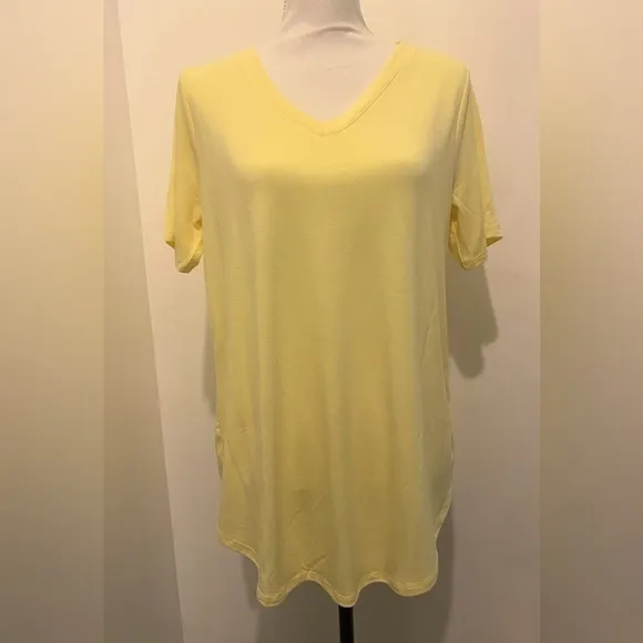 Zenana Short Sleeve Yellow V Neck T Shirt‎ Size Large New Without Tags - Image 2