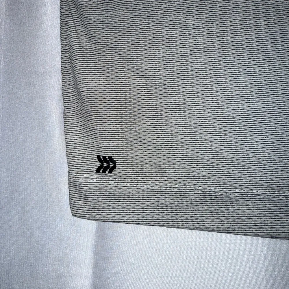 All in Motion Gray Activewear Cropped Top Size Medium - Image 2