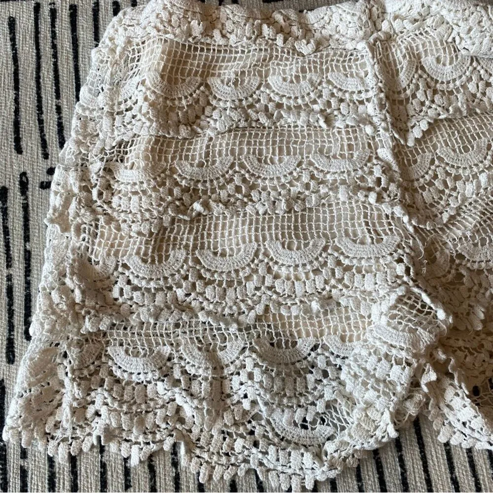 Zara Embroidered Lace Shorts Cream Small - Image 2