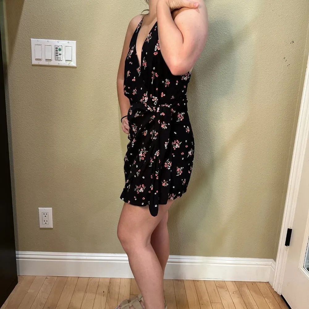 FREE PEOPLE Wrap Front Short Shorts Floral Romper Onesie - Size 2 - Image 4