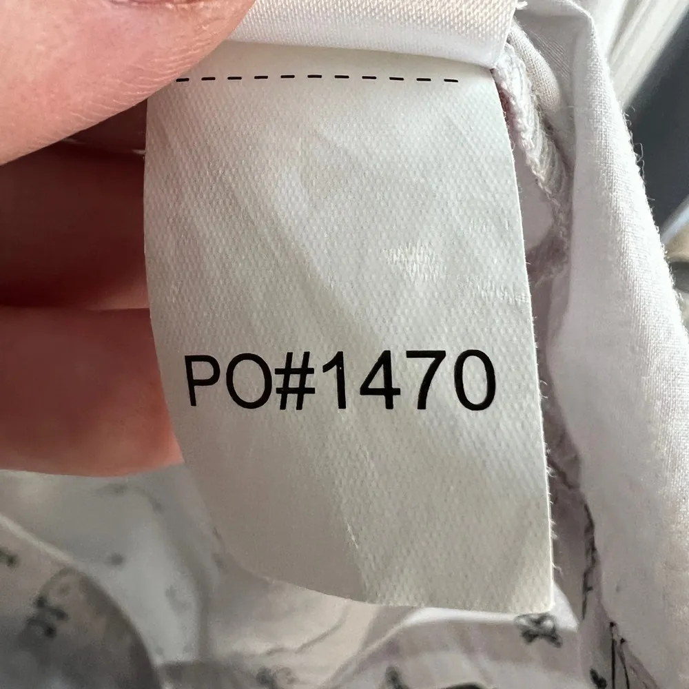 Figs Night shift unisex Pajama top size large - Image 6