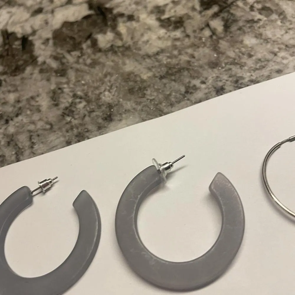 Lot Of 4 Variety of Costume Jewelry Earrings Pierced Hoops - Image 9