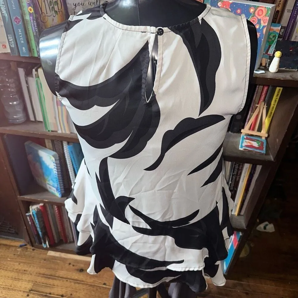 Collective Concepts  monochrome ruffled sleeveless M top - Image 2