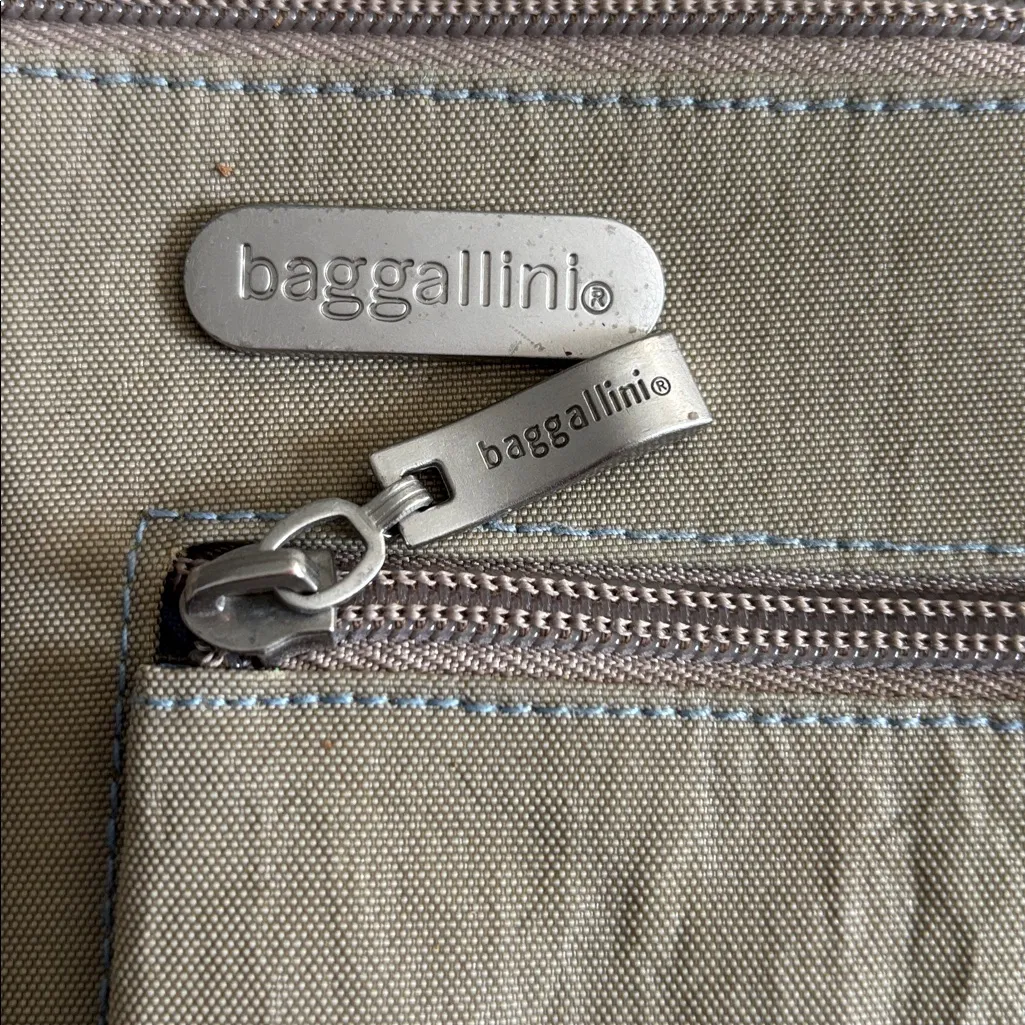 BAGGALLINI LIGHT OLIVE GREEN SHOULDER BAG WITH SNAP FLIP CLOSURE
LOTS OF POCKETS - Image 4