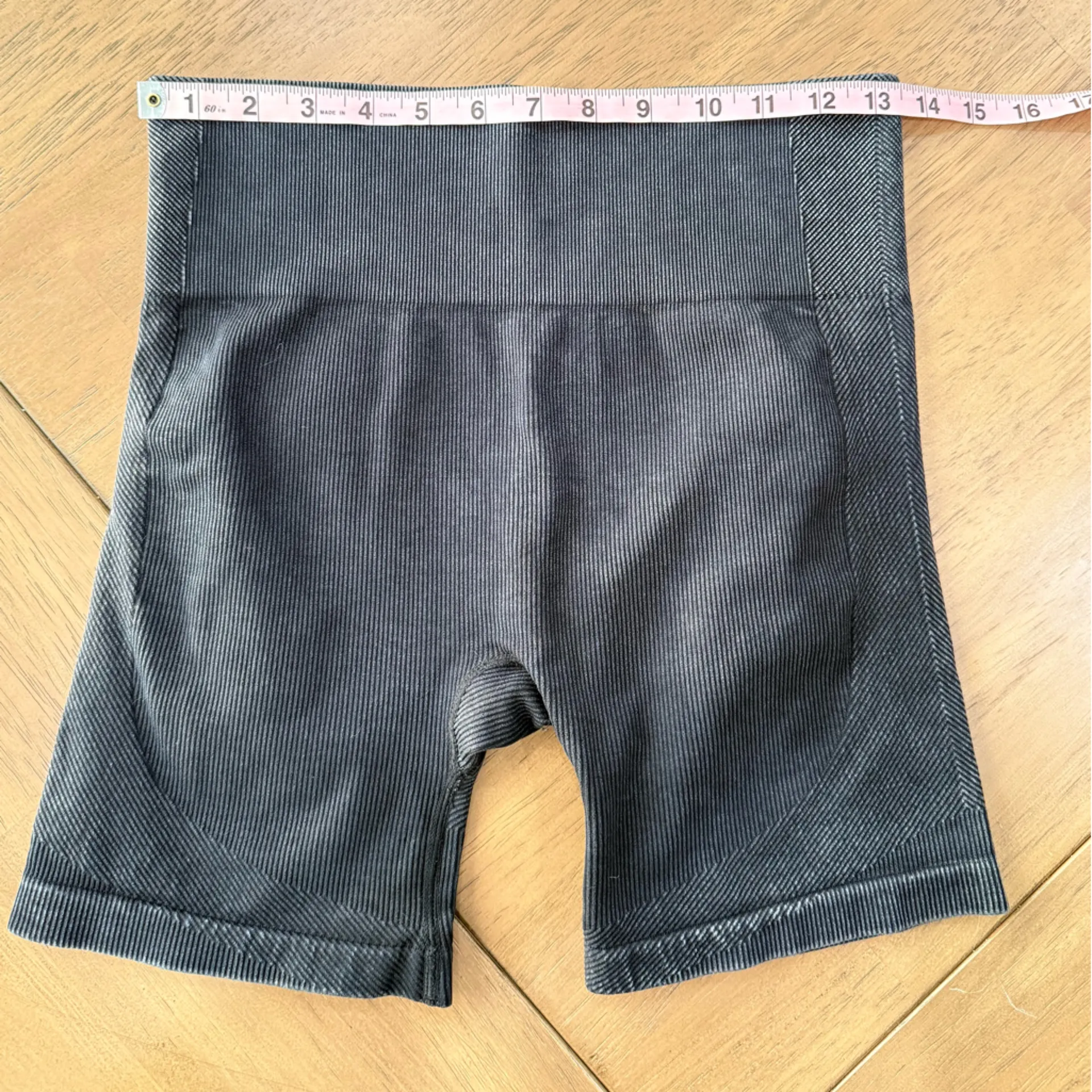 JoyLab  Charcoal Ribbed Biker Shorts Size Medium - Image 4