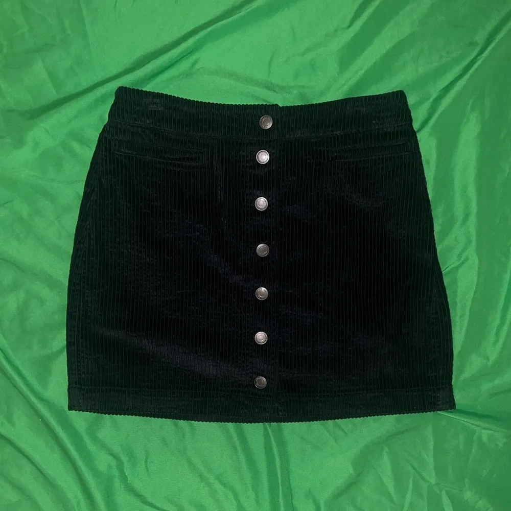 Wilfred Free Corduroy Black A-Line Button Down Mini Skirt size 8 - Image 2