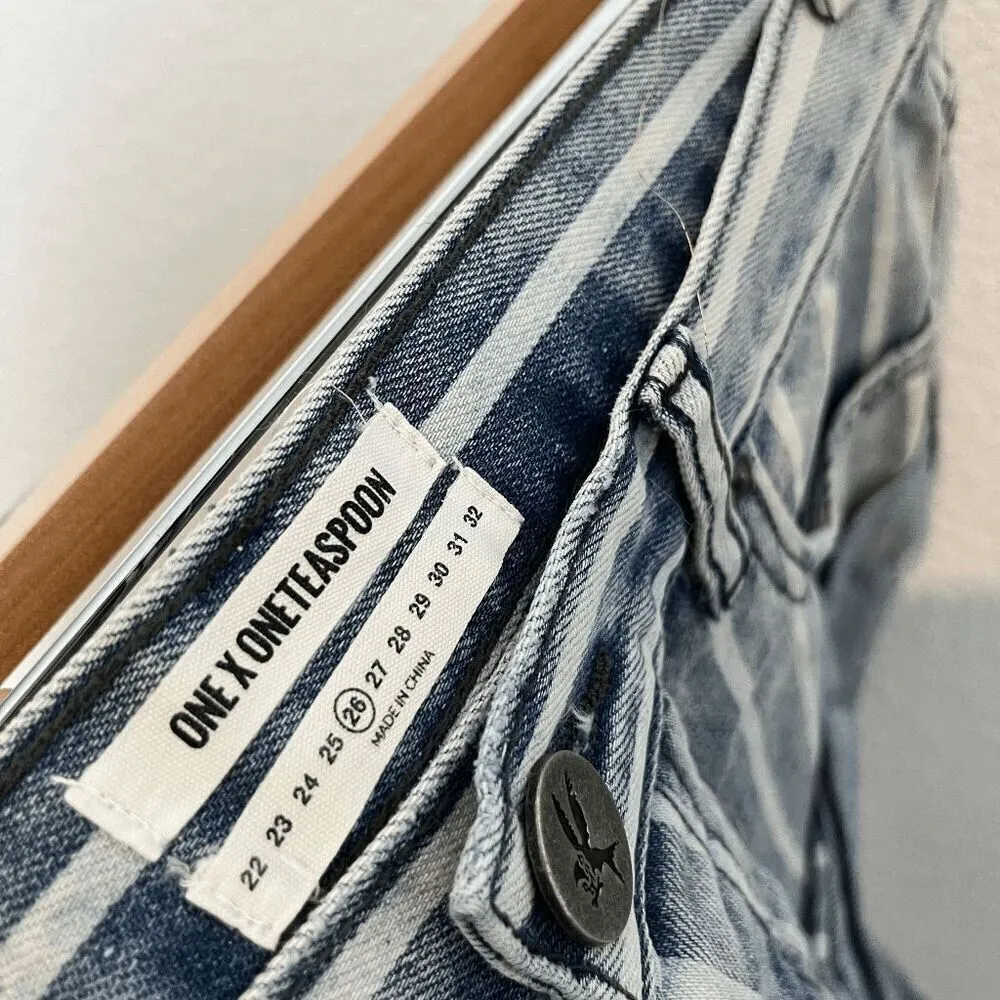 Striped Denim Bandits Low Waist Jean Shorts Women's Size 26 - Image 6