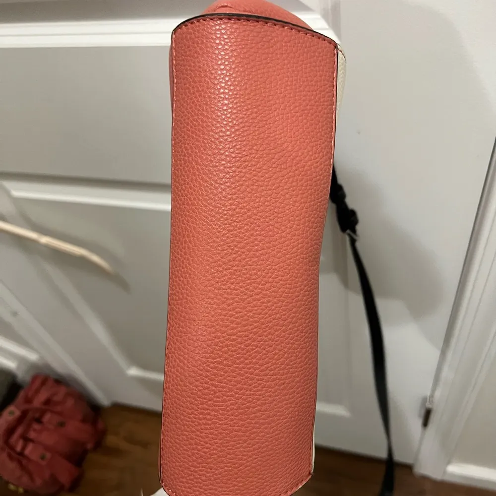 Guess Pink Leather Crossbody Purse - Image 6