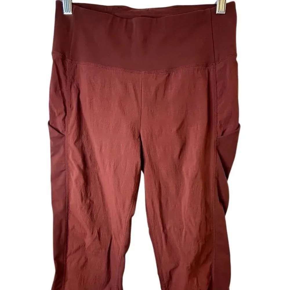 Athleta Women's Trekkie Hybrid Crop Leggings Burgundy Red Size 8 Tall Tapered - Image 4