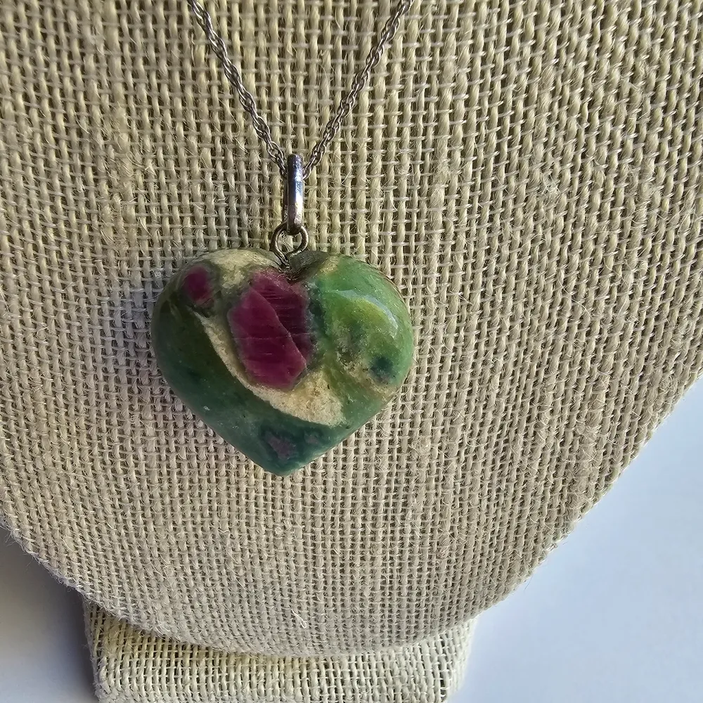 Heart Shape Ruby Zoisite Bi-Color Gemstone Vintage Silver Pendant chain - Image 3
