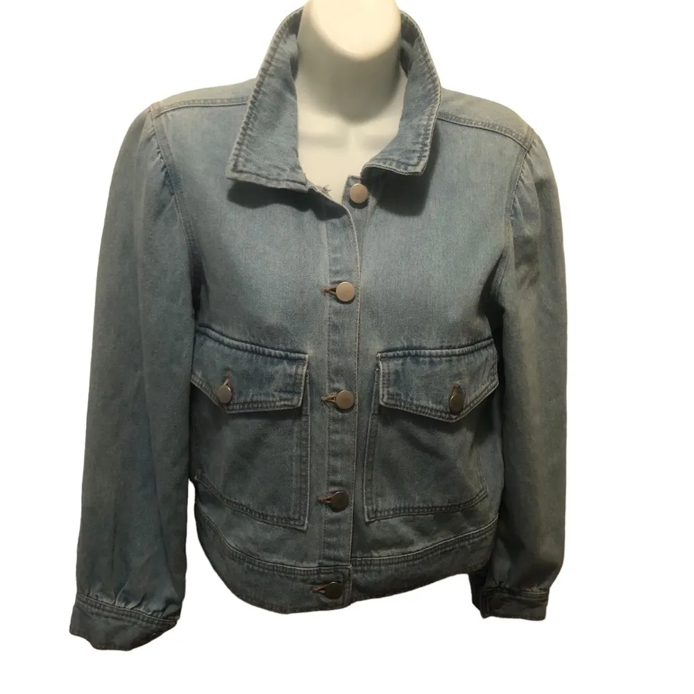 Lulus  Classically Cool Light Wash Denim Jacket M Puff Sleeve Light Wash Pockets - Image 4