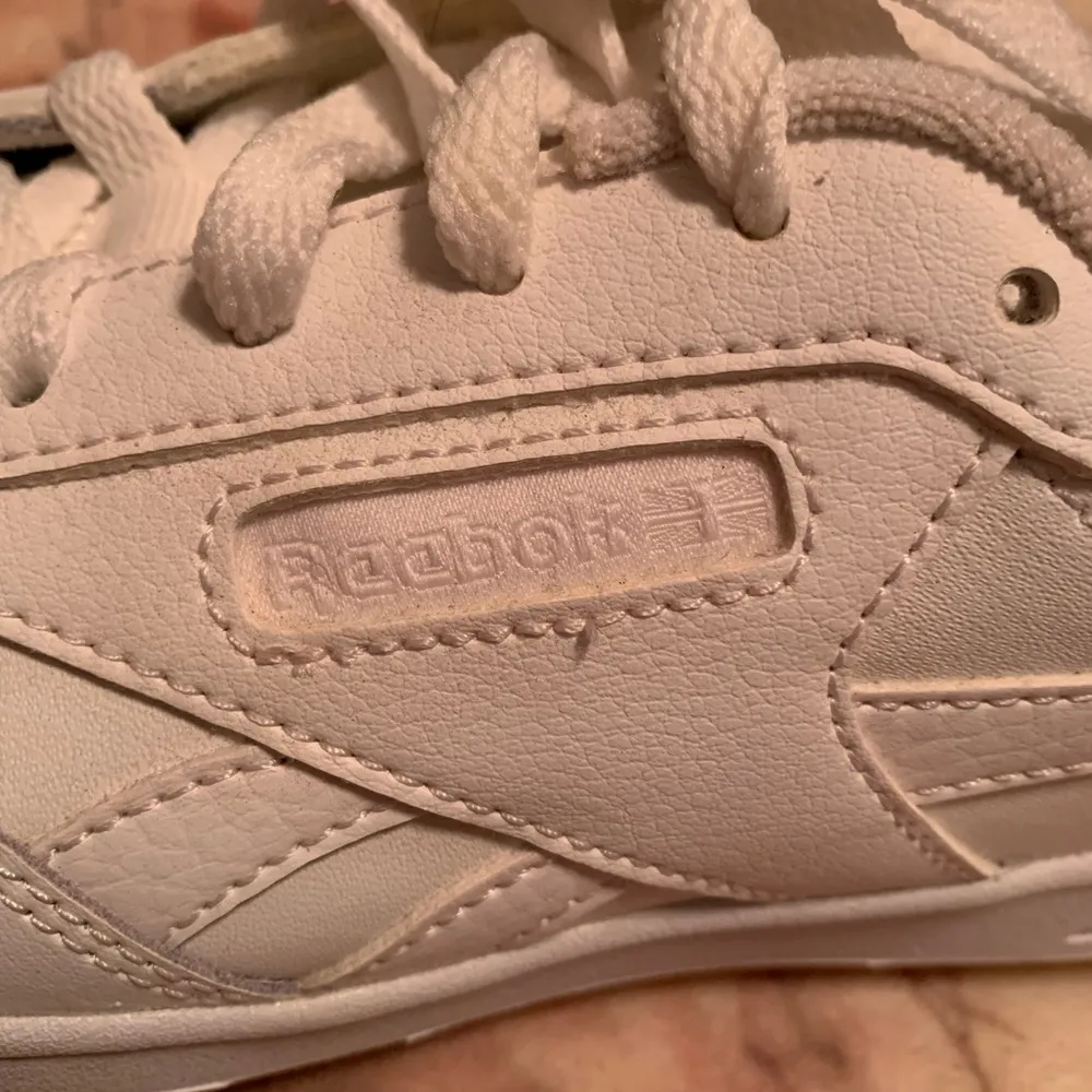 New Women’s  Club MEMT Sneakers Size 7 White Gum Sole Classic Style - Image 9