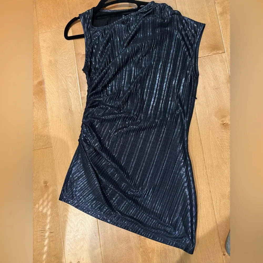 bCBGMaxAzria Lia asymmetrical short sleeve shiny metallic dressy top M - Image 3