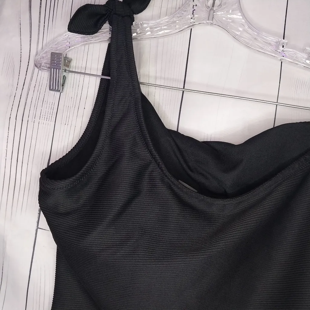 Old Navy Black One-Shoulder Swimsuit - Image 5
