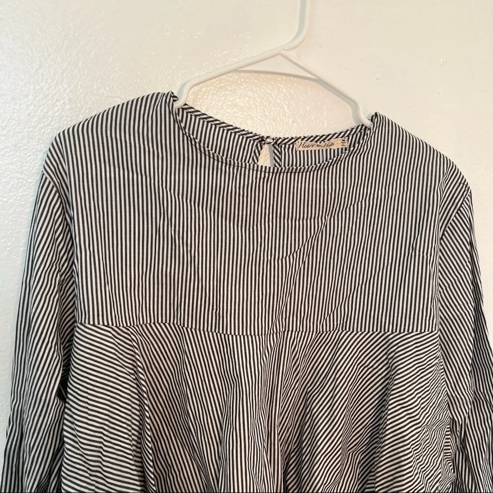 Heart Hips Cropped Loose Blouse Gray White Stripes - Image 3